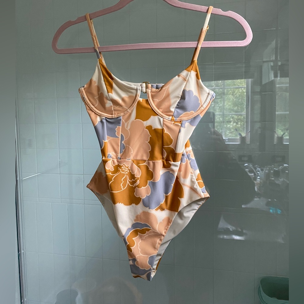 women’s fitted swimsuit XS/S